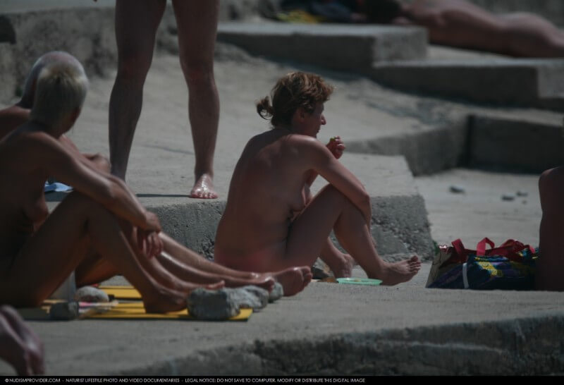 Nudist Rocky Family Angle gallery - The benefits of naturist vacations