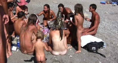 The vast oceanfront 1 Full HD video - Family nudism in the 21st century