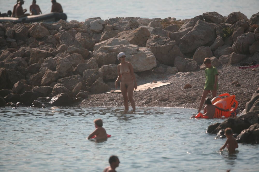 FKK cove pyramid in waters - For those who want to officially become nudists