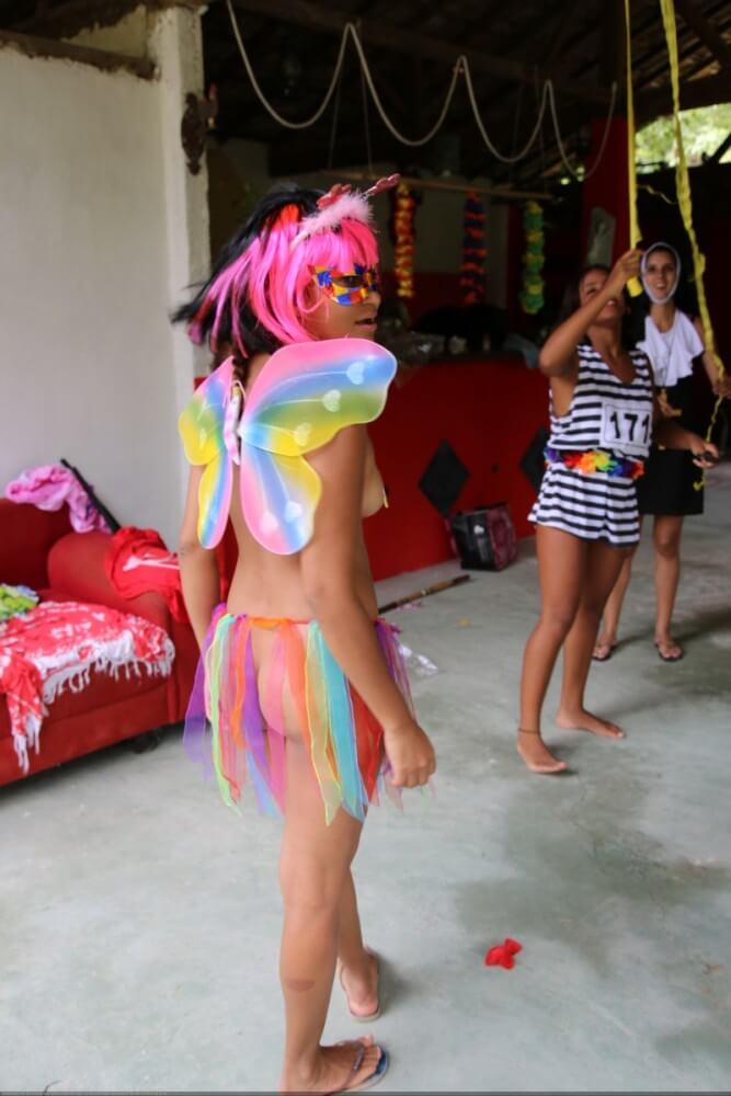 Tropical carnival photo gallery - Interaction with nature through naturism and nudism