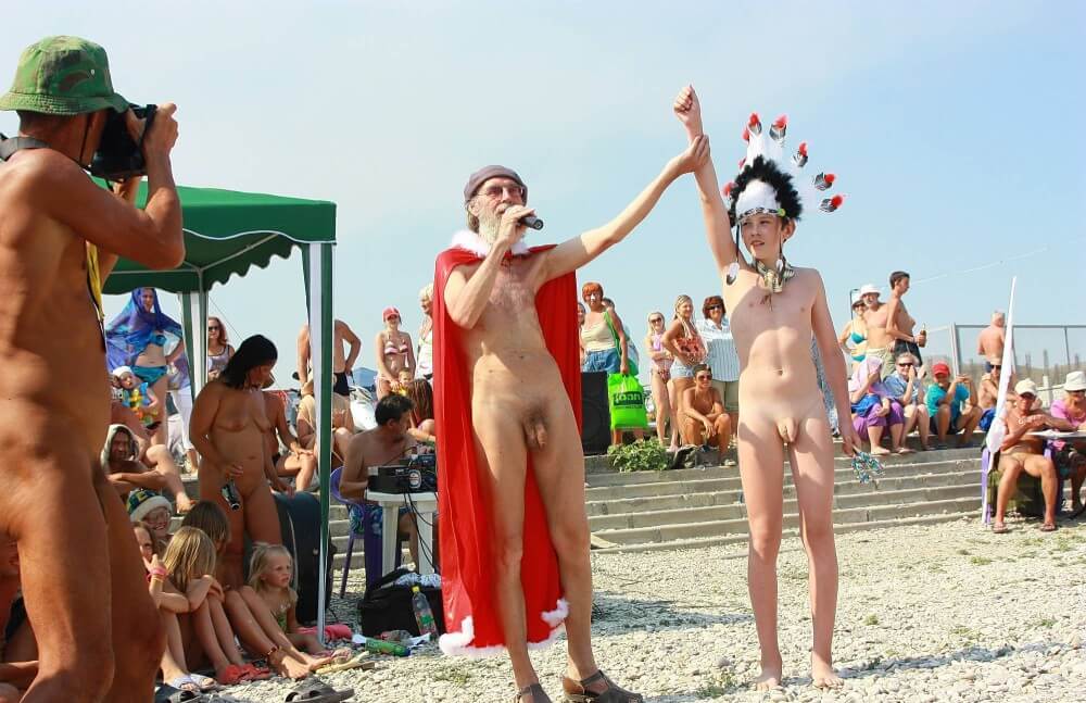 Native Headdress Dance pics - The desire to be closer to nature and without clothes