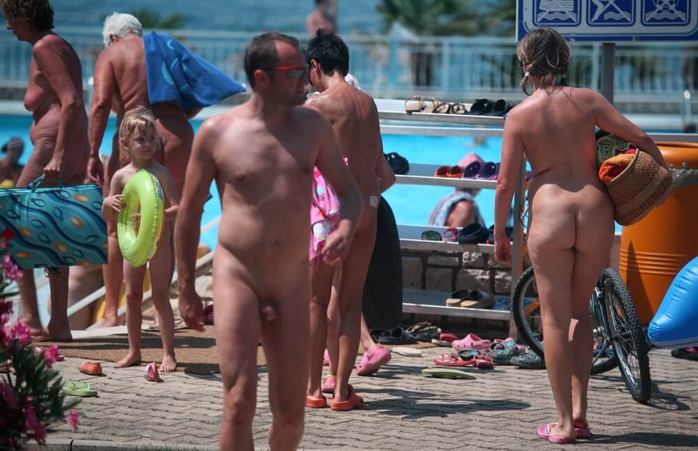 Daytime Nudists Chill Out photos - Ethical Principles of the Nudist Community
