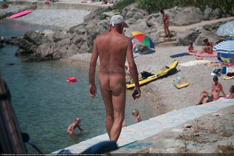 Nudist Shore Walking pics - Growing up on a nudist beach