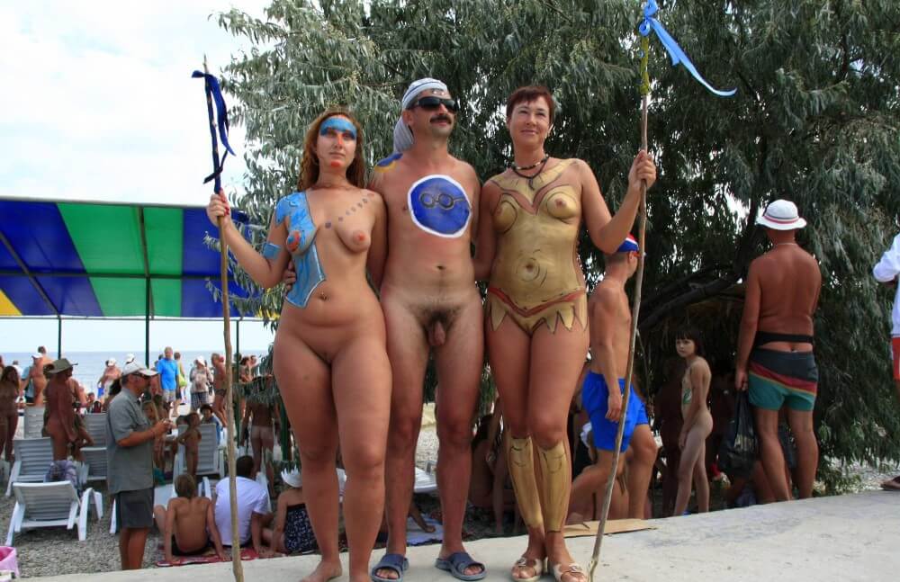 Three Painted Girl Poses pics - The true flourishing of a culture of naturalness