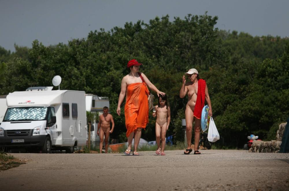 Bondi Beach Path Outskirt pics - Naturism helps us understand the important fact that the body is part of nature