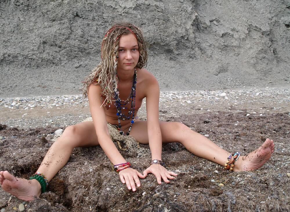 Naturists Rocky Stream Pixie Girls photos - The naked body is an expression of freedom