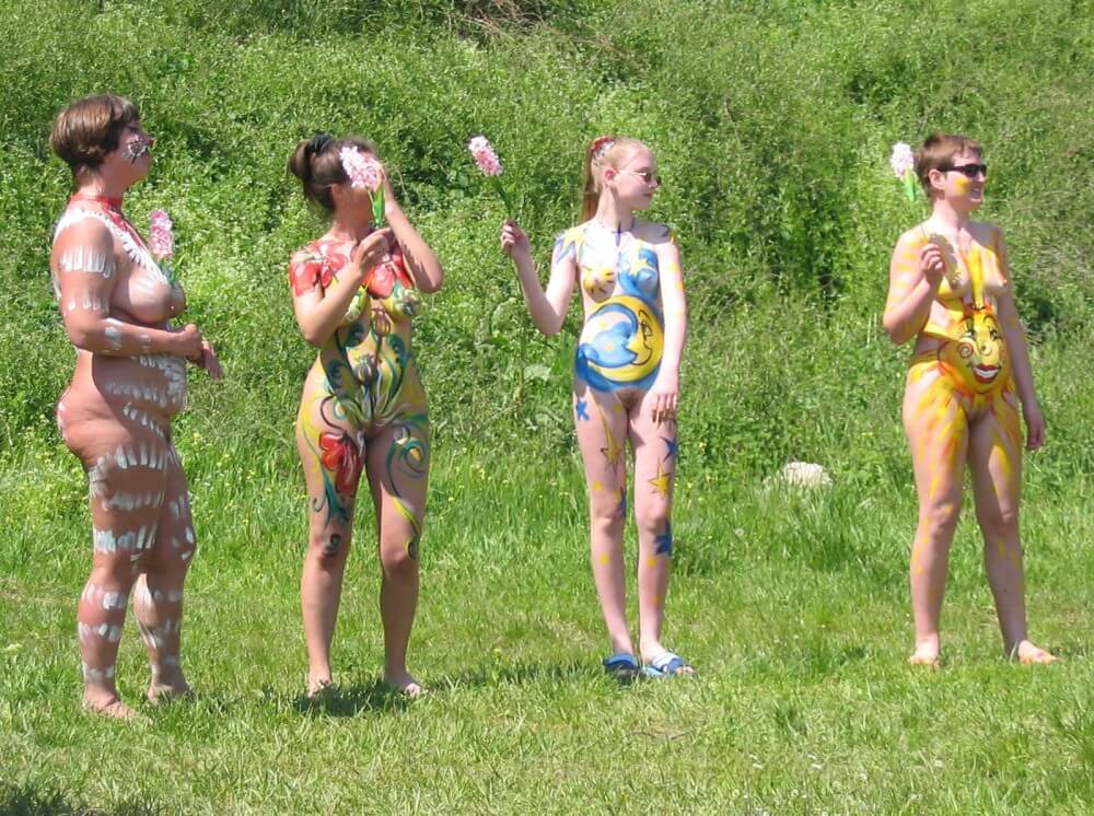 Family String-Apple Game Pics - Naturism is based on love for oneself and nature