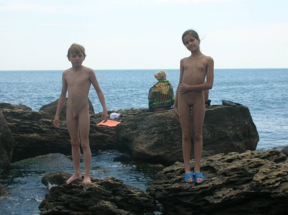 Beach Rocking Profile pics - A nudist values the connection with nature and the human body