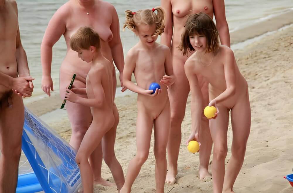 Lezero family games big gallery - Nudism strengthens health and self-esteem