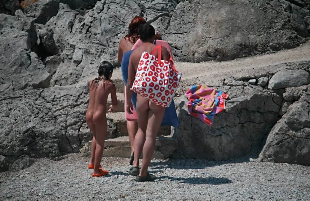 Calling To Go Home pics - Health is strengthened through naturism