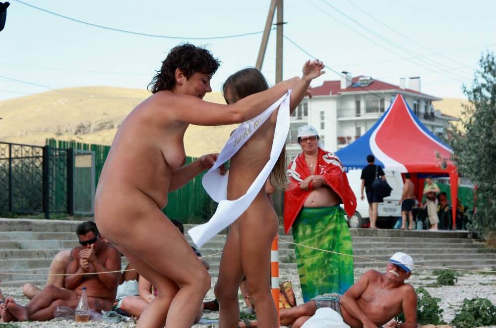 Presenting Mini Awards photos - Happiness is achieved through embracing naturism