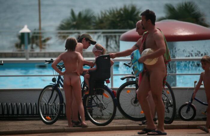 Freedom on two wheels: how cycling and hiking enrich the lives of nudists - Naturism teaches us to accept ourselves and others without embarrassment