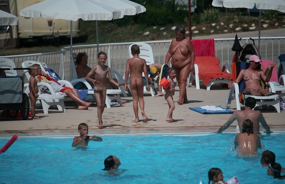Naturist Afternoon Pool Games pics - Nature provides the energy and strength for life, and well simply be naked