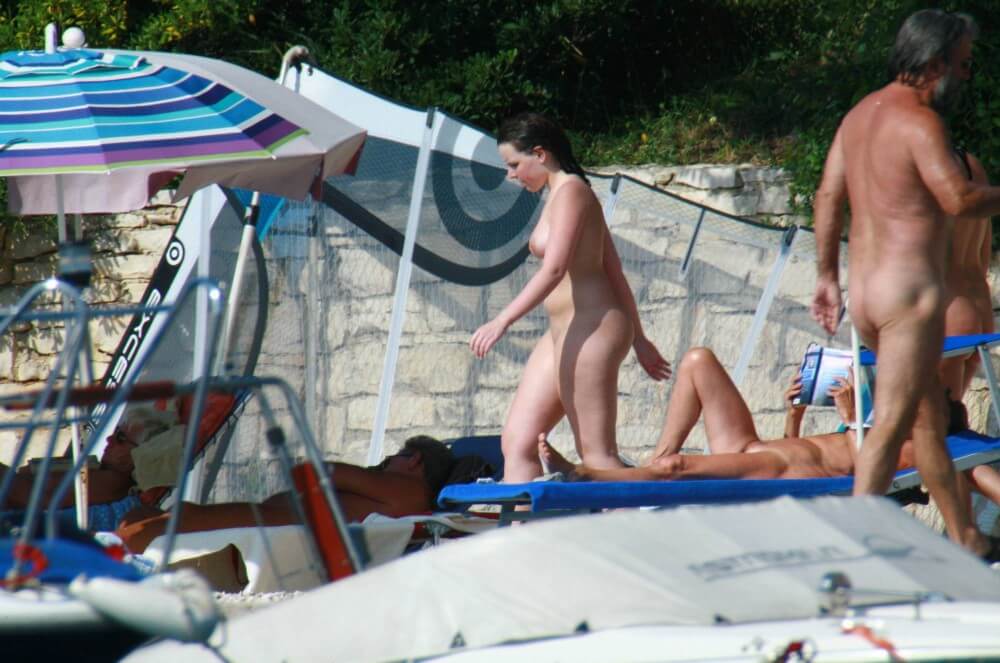 Girl Daytime Bath - Accepting oneself fully is the foundation of naturism