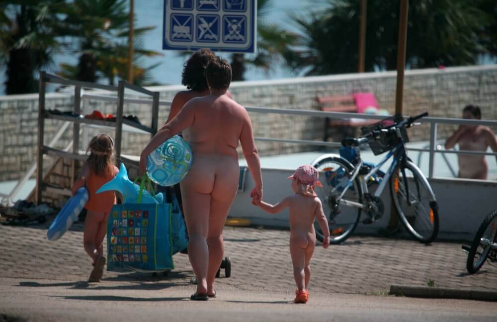 Pool Outskirt Nude Guests pics - In nude recreation, harmony with nature and inner balance are important