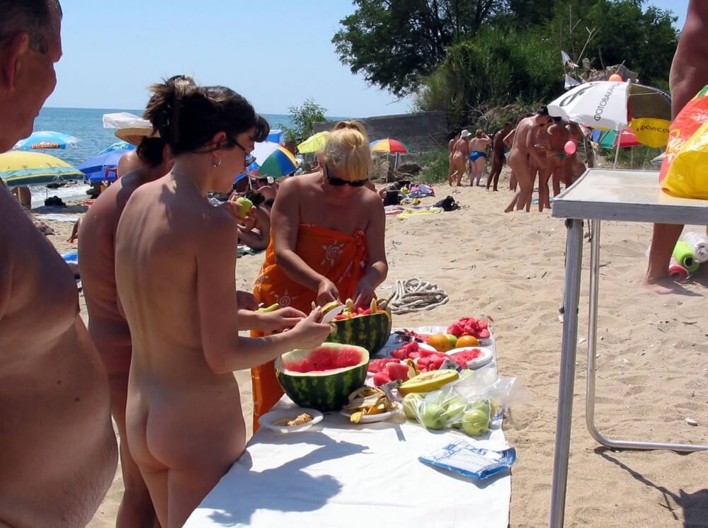 Bulgarian Nude Day Preps pics - Naturists are open to the world and the environment