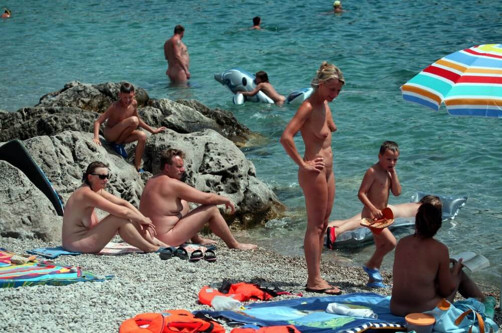 Rock Side Family Camping pics - Love for oneself and nature as the foundation of the naturist lifestyle