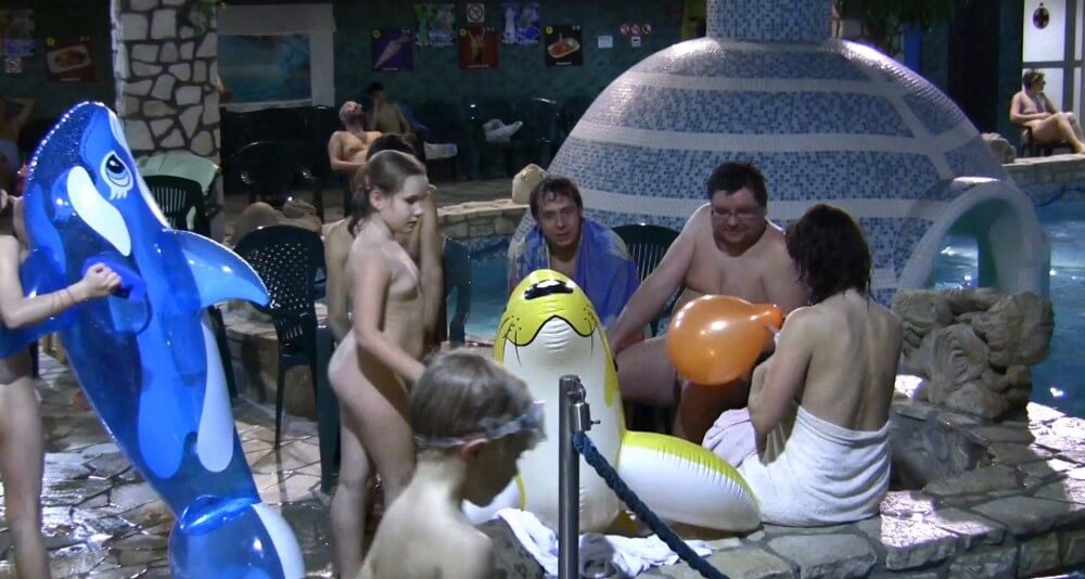 Grassy Outdoor Fitness Full HD - The entire upper aristocracy practiced nudism