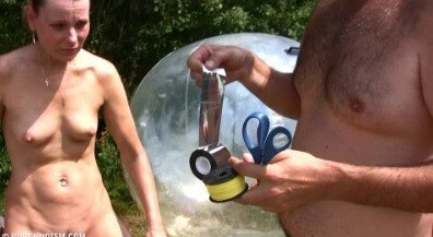 Daytime family picnic # 1 - Naturists are open to the world and the environment