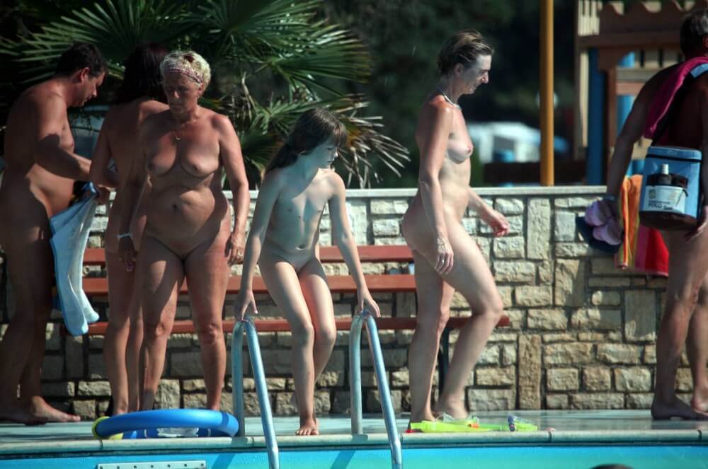 Naturist Pool Cleaning-Up pics - Beautiful family nudism