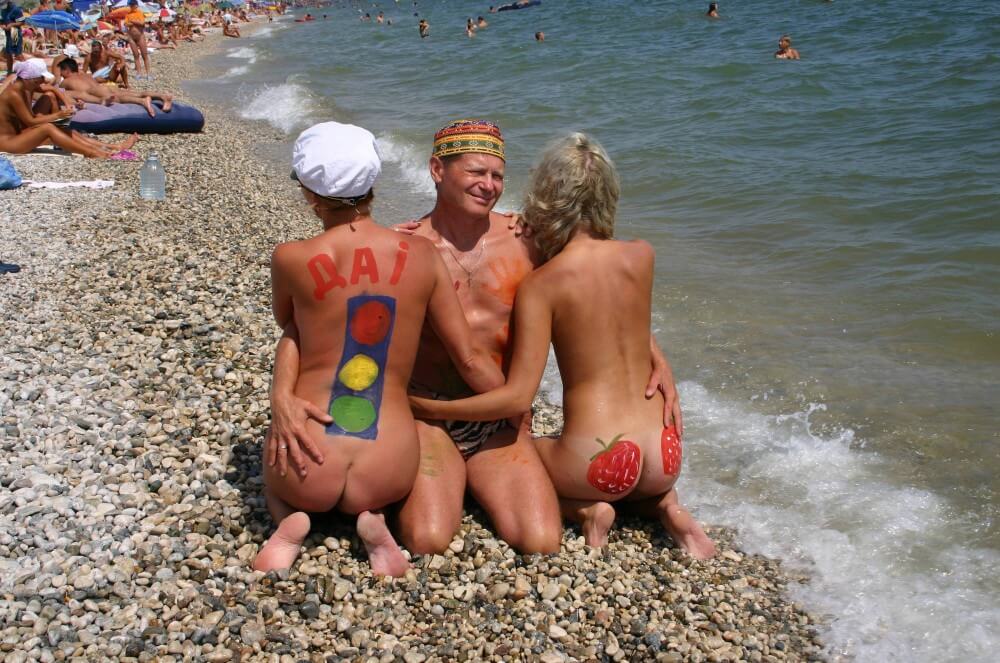 Bold Outdoor Nude Poses pics - The worship of the naked body