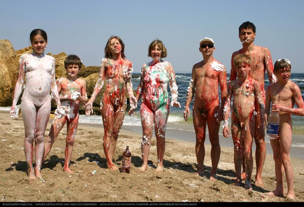 Naturism photo gallery # 58 - Benefits of naturist recreation and harmony with nature