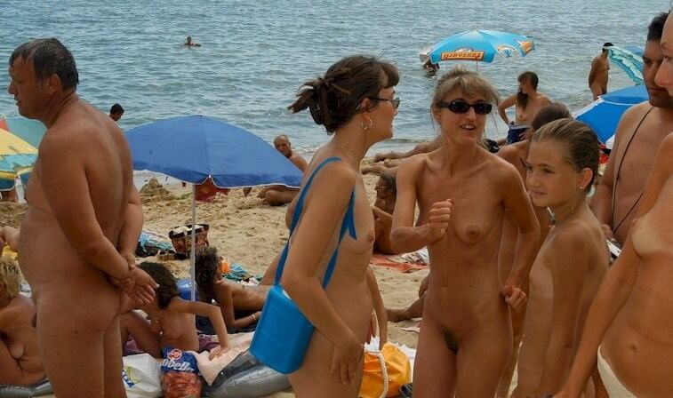 Documentary video naturism 1999 - This is how naturism culture manifests itself