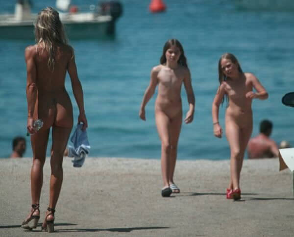 The nudism country photos - Types of recreation in nudist destinations
