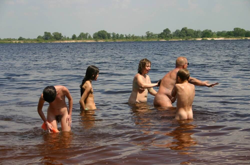 Kiev Water-Front Bathing pics - Naturism is not a cult