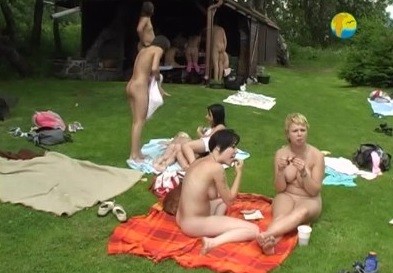 Naturist Freedom: Cottage Picnic - Peace and tranquility as goals of the naturist life