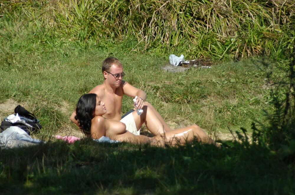 Photo Shoot Observation pics - Differences between nudists and naturists