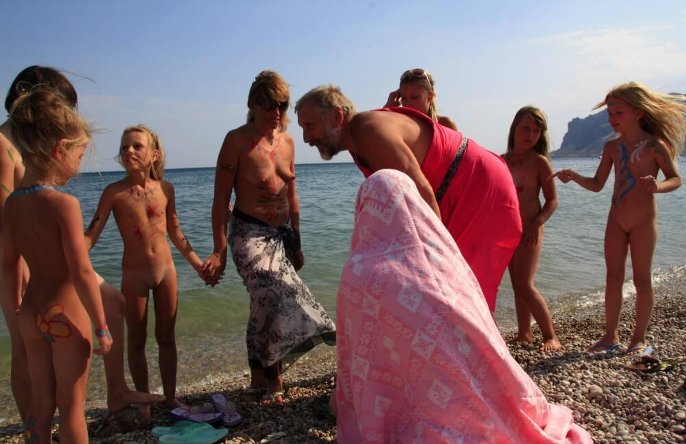 Water Drying Off pics - Nudism teaches you to appreciate the present