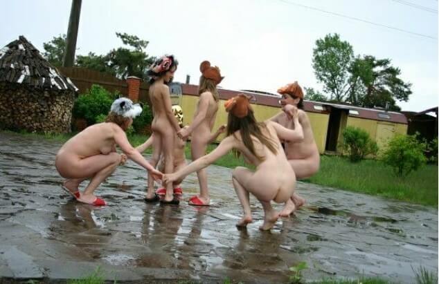 Naturism photo gallery # 23 - Nudism helps us accept ourselves and others