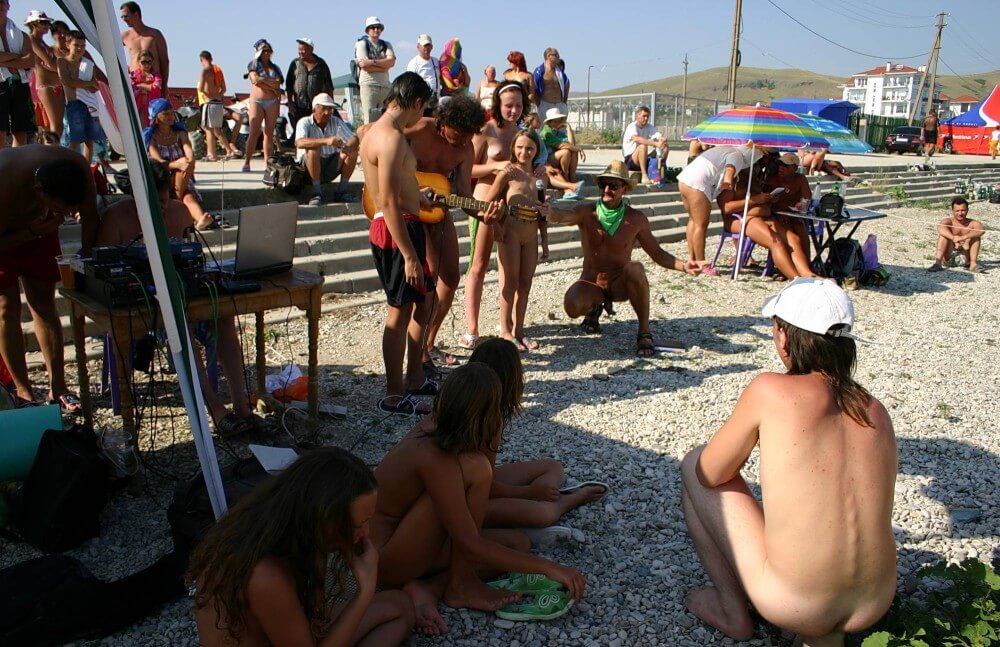 Nude Party By The Steps pics - Naturists believe in themselves and their potential