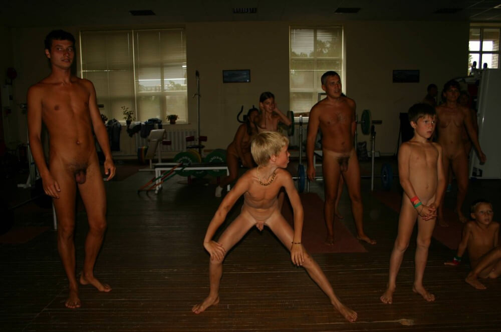 Family Gym Nudist Stretch pics - The desire to appreciate the beauty of the human body