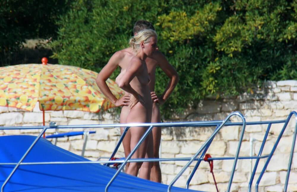 Casual Beachside Strolling pics - Events with completely naked people