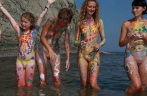 A Mediterranean Crag photos - Naturists respect each other and those around them