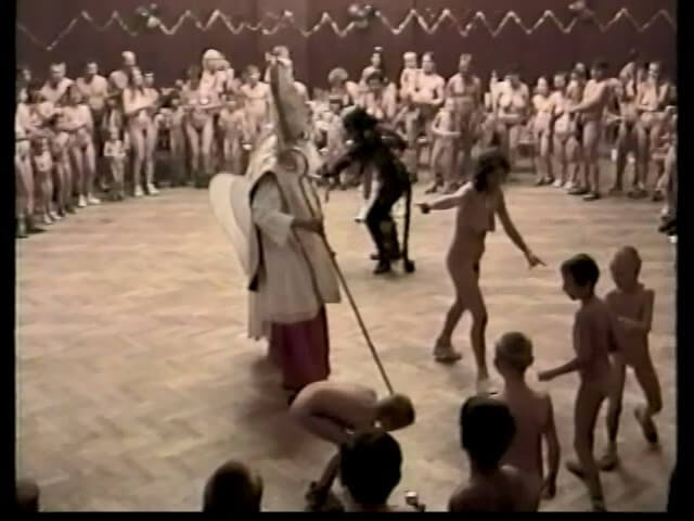 Helios Natura: Christmas Kinder Spiele - The naked body is an expression of freedom
